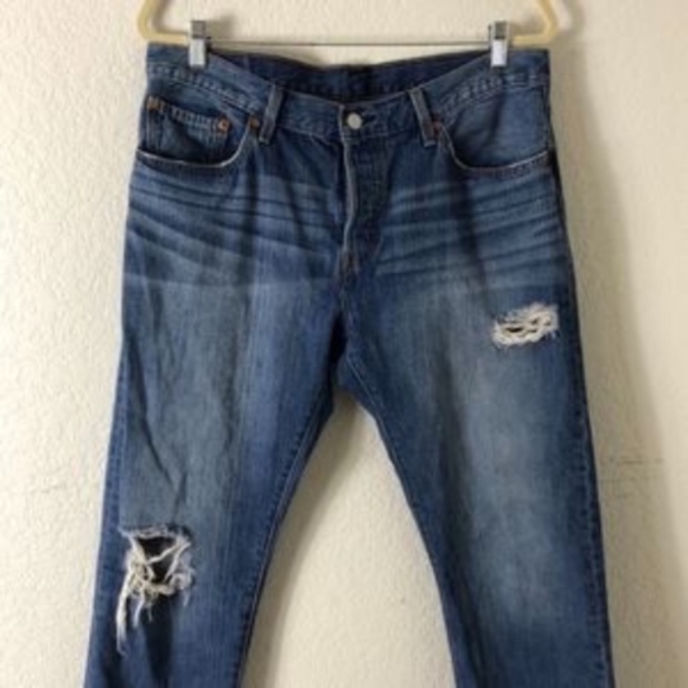 Levi's Men Button Fly 501 Distressed Jean